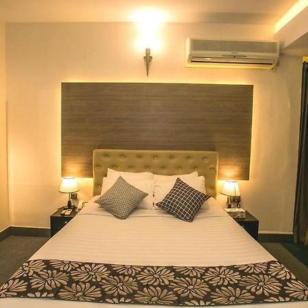 Tropical Daisy Hotel Dhaka Buitenkant foto