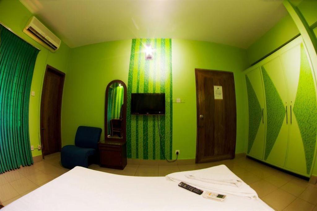 Tropical Daisy Hotel Dhaka Buitenkant foto
