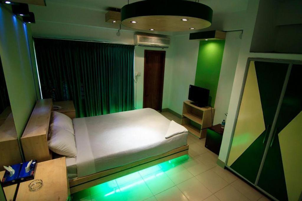 Tropical Daisy Hotel Dhaka Buitenkant foto