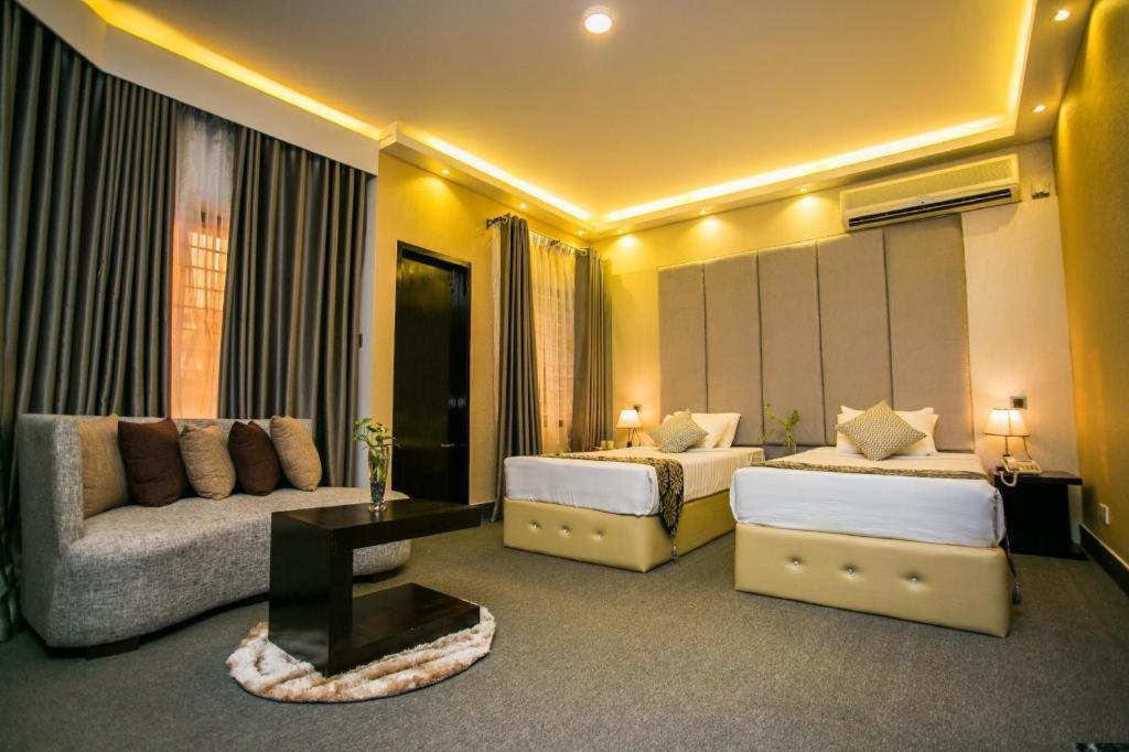 Tropical Daisy Hotel Dhaka Buitenkant foto