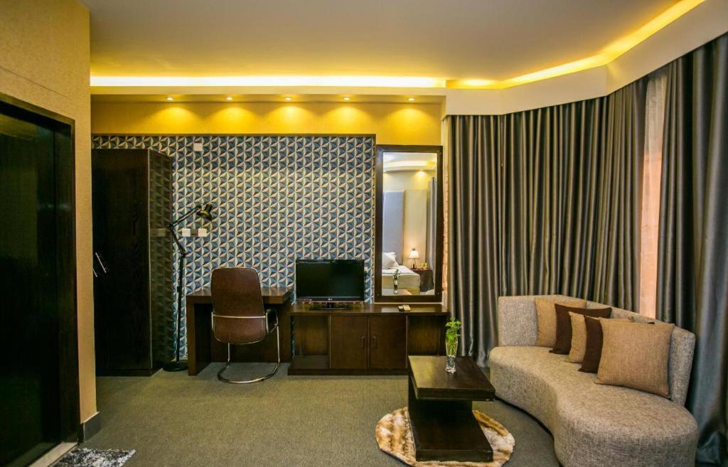 Tropical Daisy Hotel Dhaka Buitenkant foto