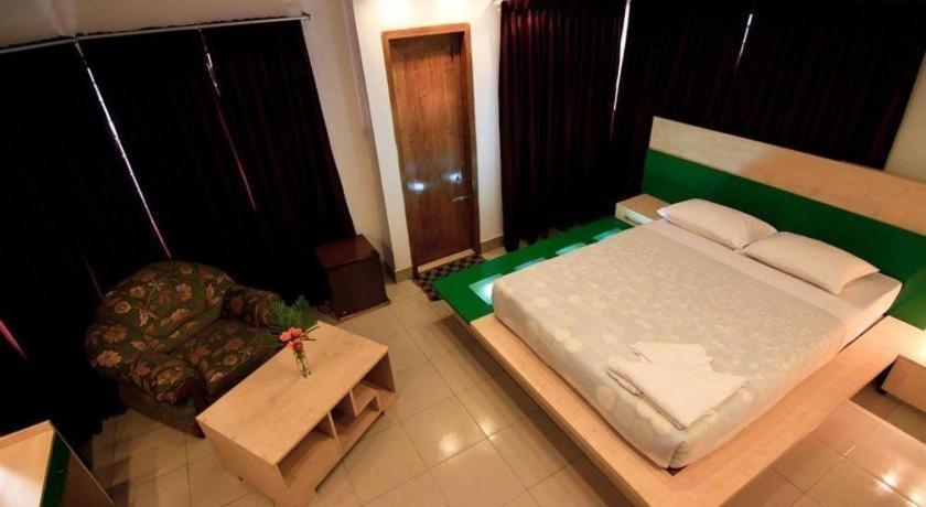 Tropical Daisy Hotel Dhaka Buitenkant foto