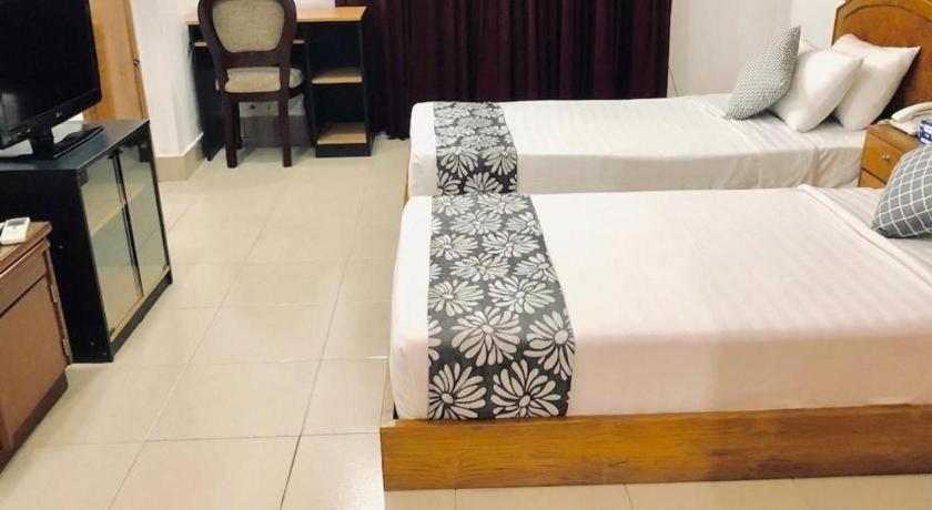 Tropical Daisy Hotel Dhaka Buitenkant foto